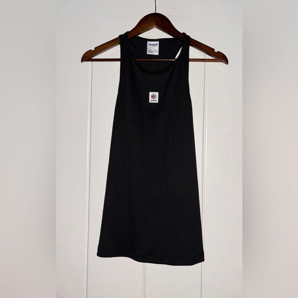 Reebok Classic Racerback Fitted Black Tank Top Women L Workout Gym Running NEW‎